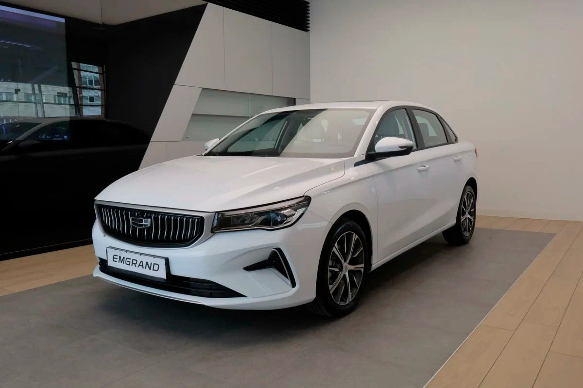 Geely Emgrand с автосалона по цене от 980 000 рублей